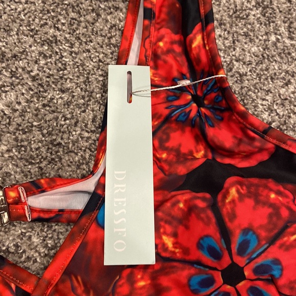 NWT dressfo size 6 two piece bikini 💕 beautiful vibrant, red and blue flowers - Picture 11 of 17